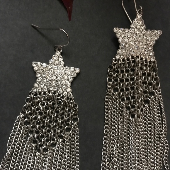 NEW NWOT Rhinestone Star Chain Link Earrings. Silver. Pierced. - Picture 2 of 2